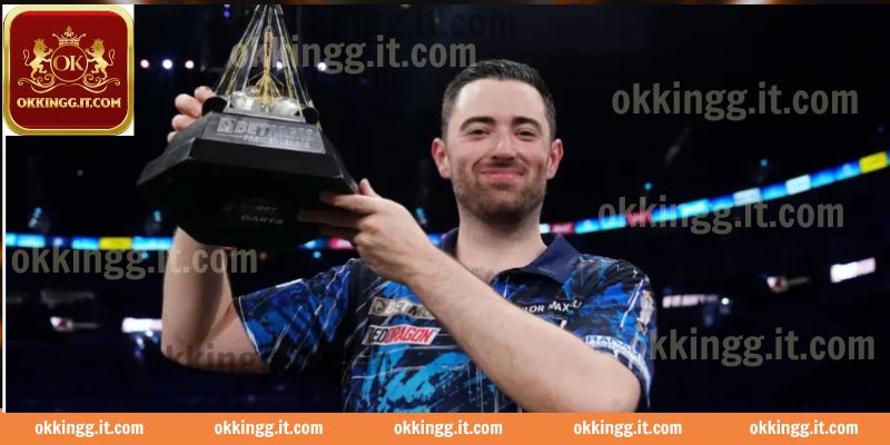 Luke Humphries đã trả thù cho thất bại của mình tại Premier League trước Luke Littler vào năm 2024 bằng chiến thắng 11-8 tại O2 Arena của London